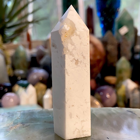 Other - Howlite Crystal Point With Druzy!